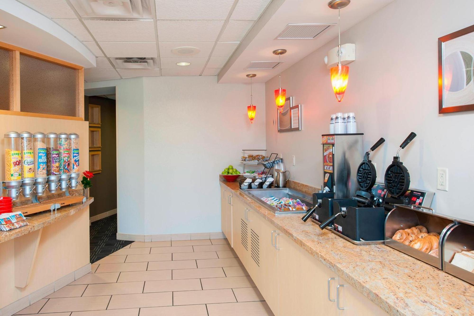 Towneplace Suites Des Moines Urbandale Johnston Exterior foto