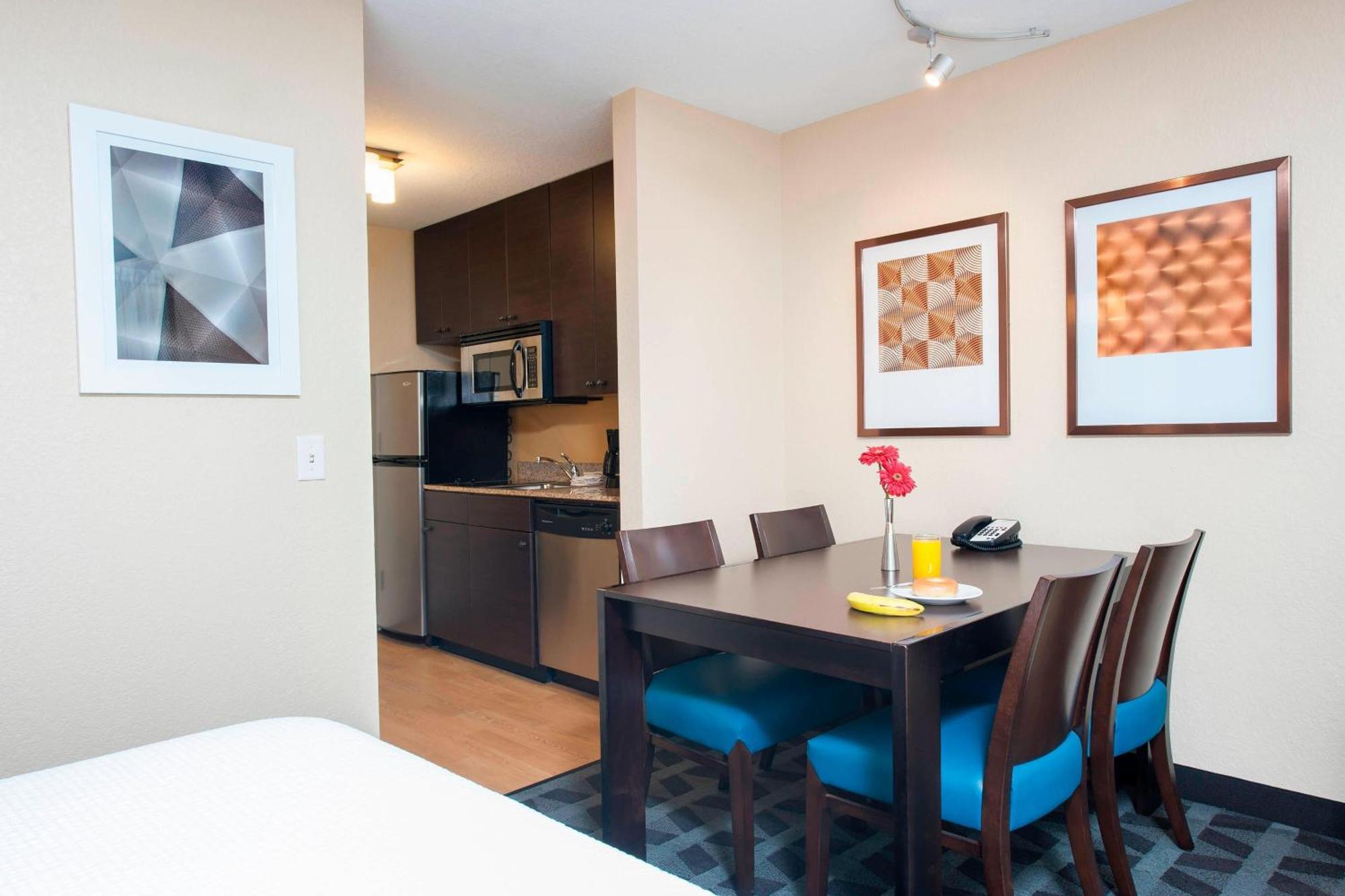 Towneplace Suites Des Moines Urbandale Johnston Exterior foto